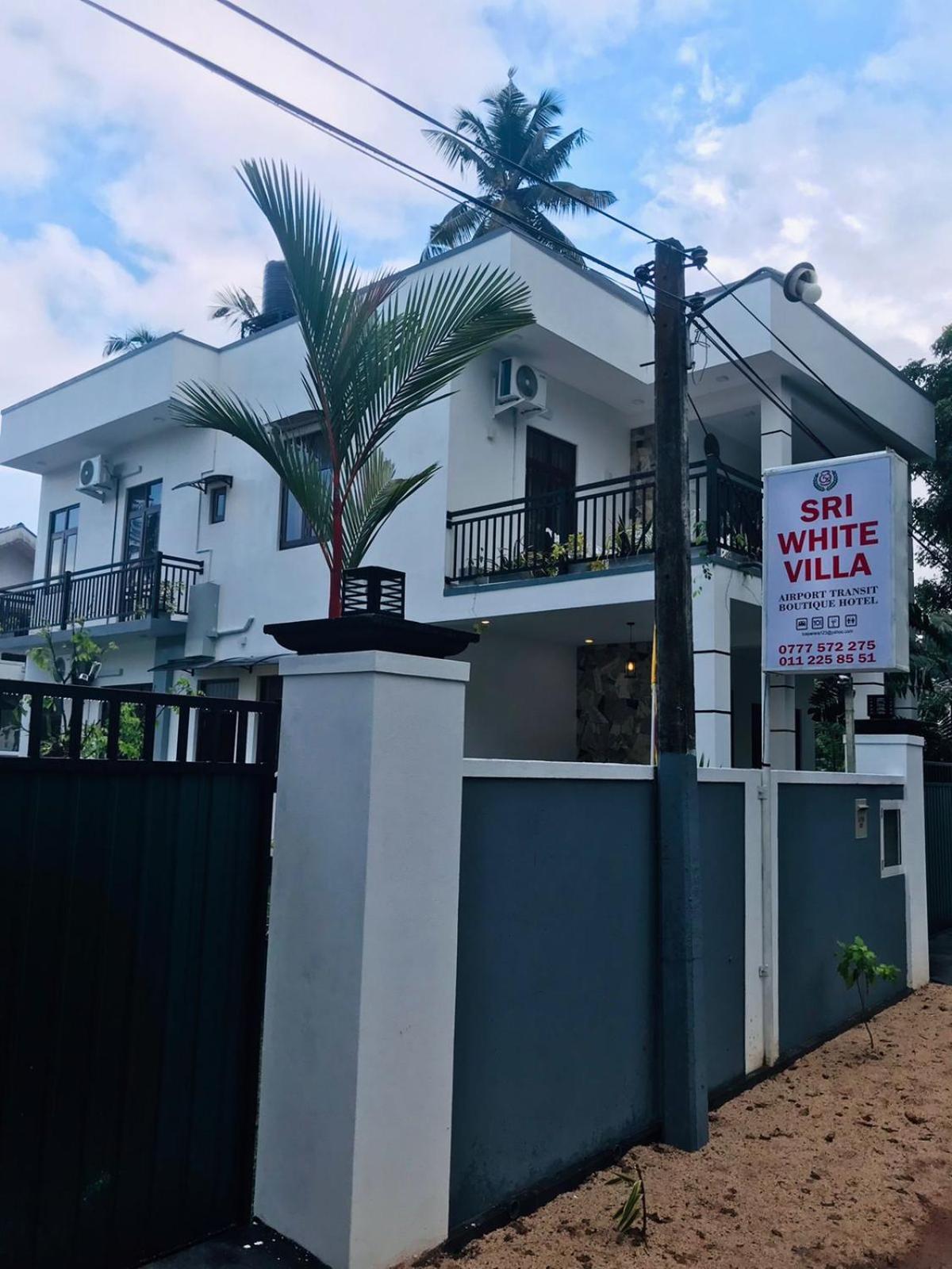 Sri White Villa Airport Boutique Hotel Katunayaka Esterno foto