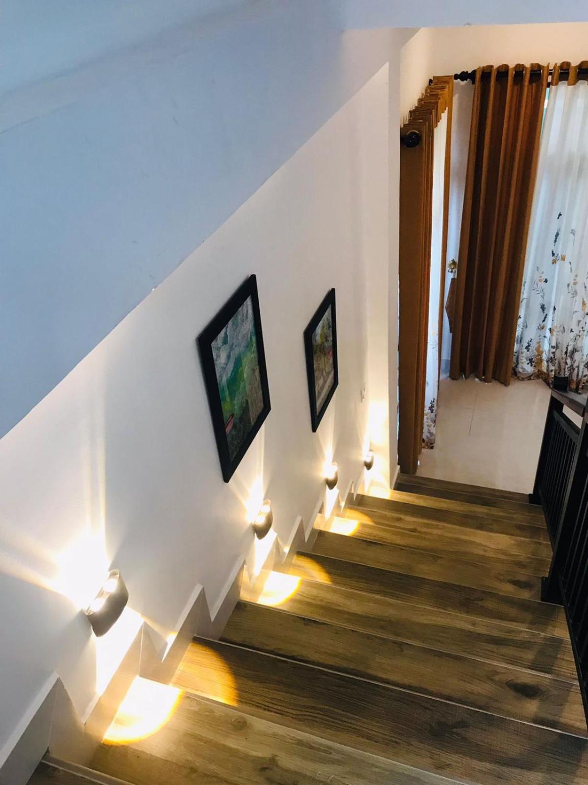 Sri White Villa Airport Boutique Hotel Katunayaka Esterno foto